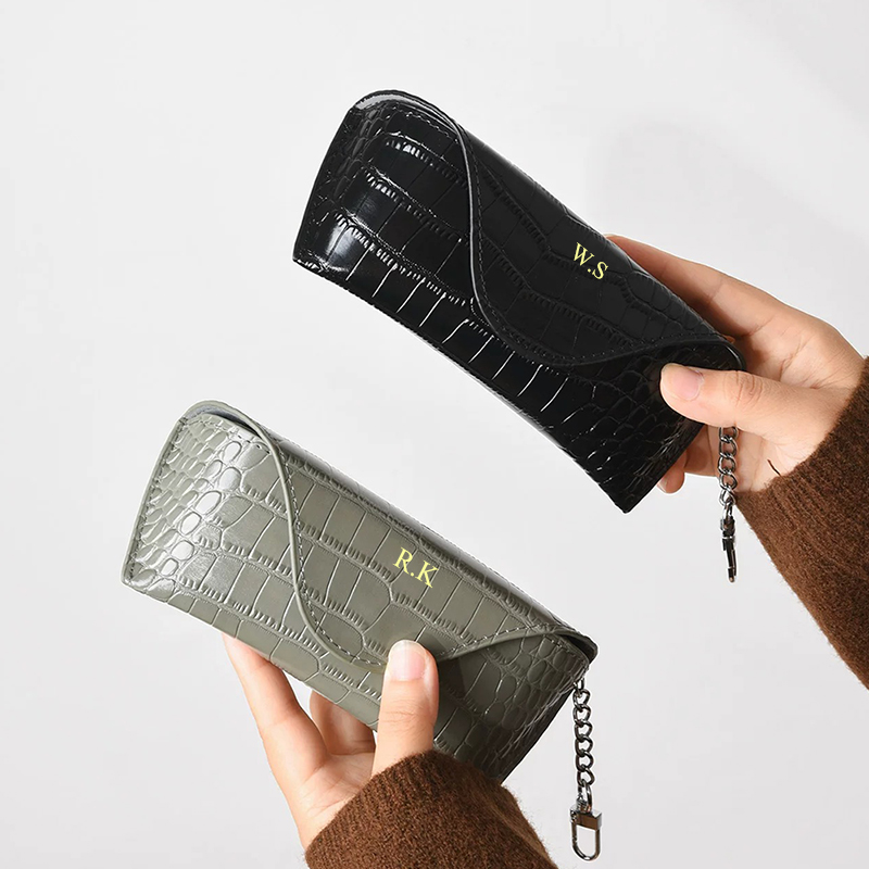高級本革製カスタムイニシャル入りメガネバッグ ファッションレ - Sunglass Retainer Cord のレビューと価格